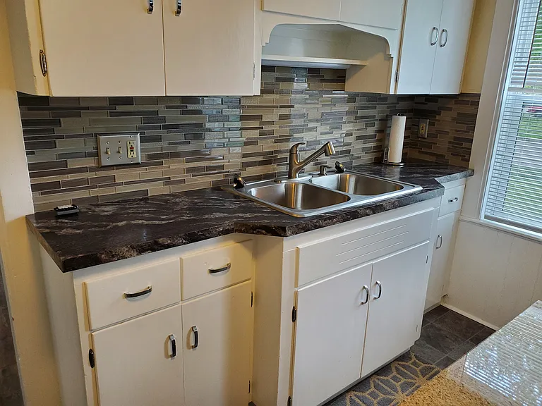 108 W 3rd St #1 — Photo 24