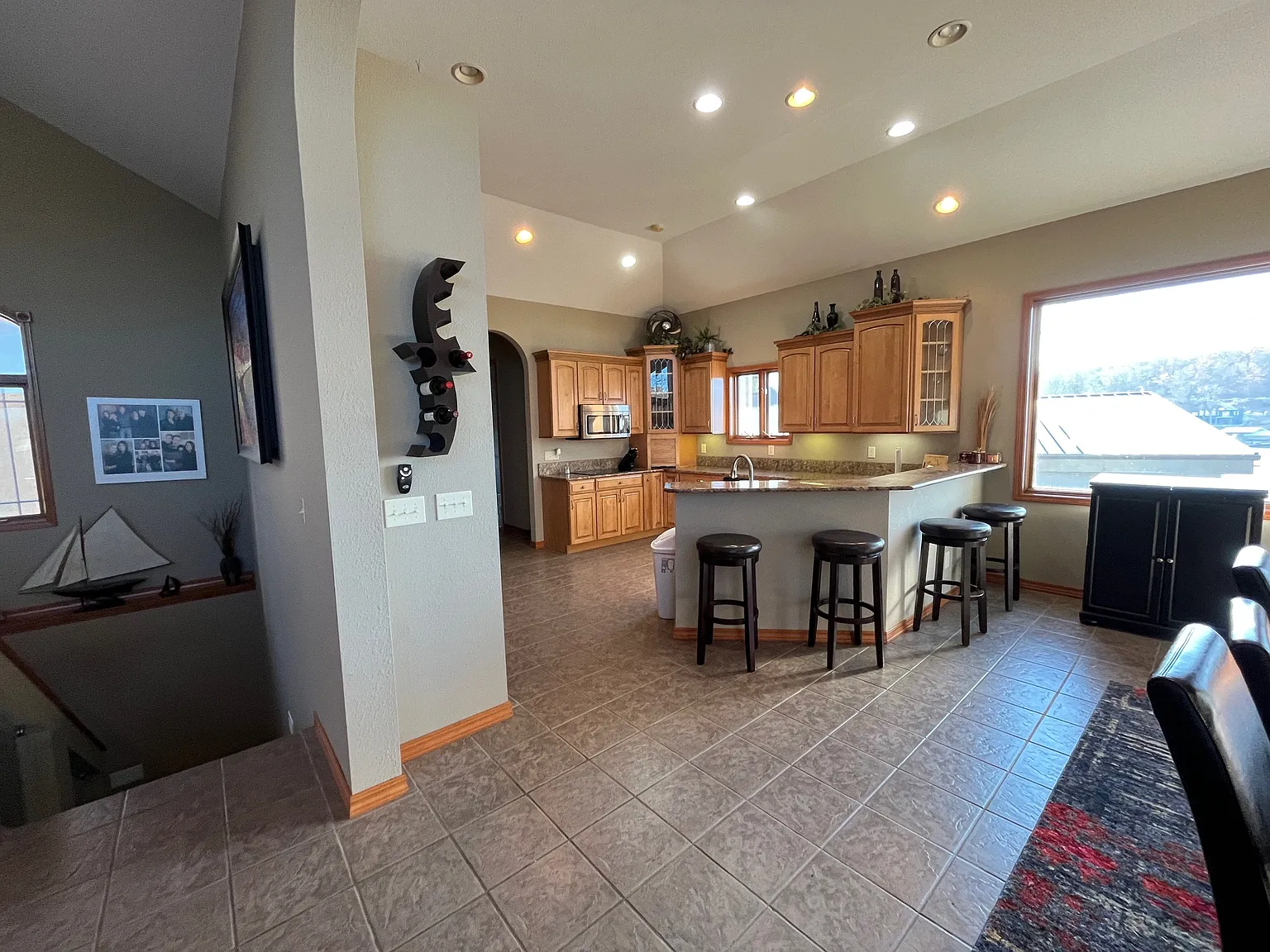 5 bed, 3.5 bath, 4142 sqft, $2,700 — Photo 4