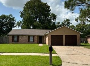 2910 Heritage House Dr, Webster, TX 77598