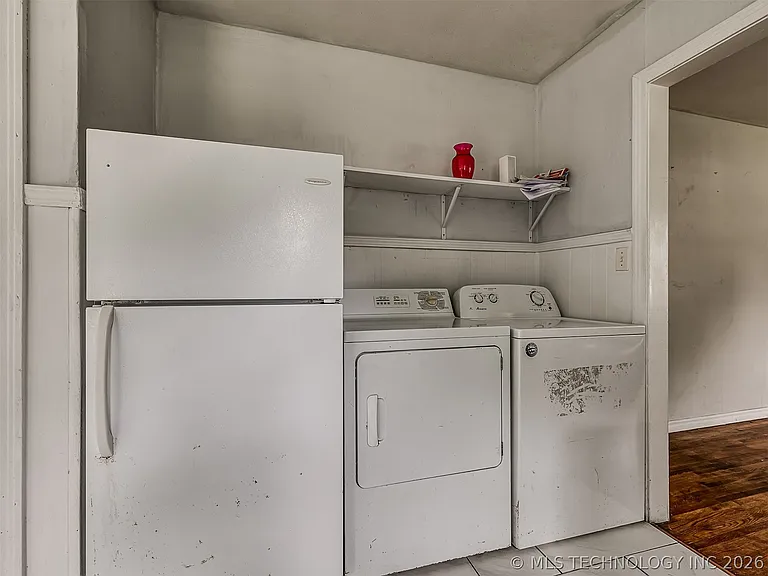 1913 N Florence Pl — Photo 14