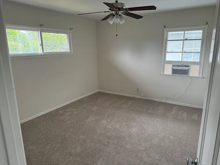 16007 Victory Blvd — Photo 4