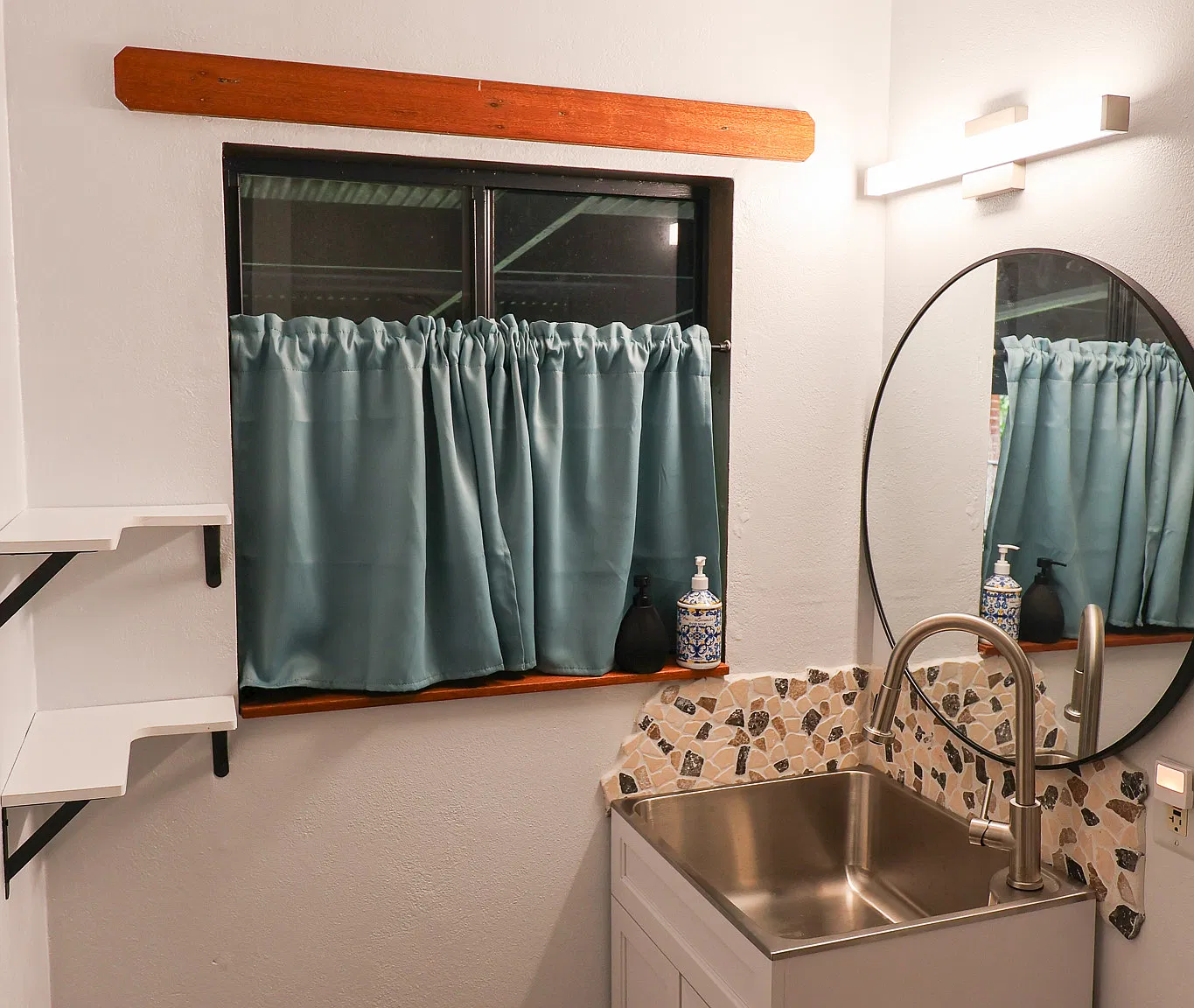 1 bed, 350 sqft, $1,200 — Photo 2