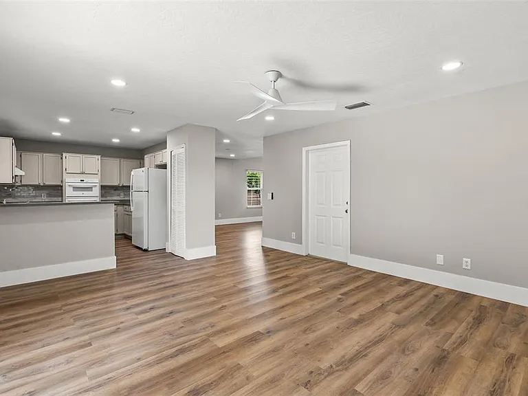 11462 Commercial St — Photo 9