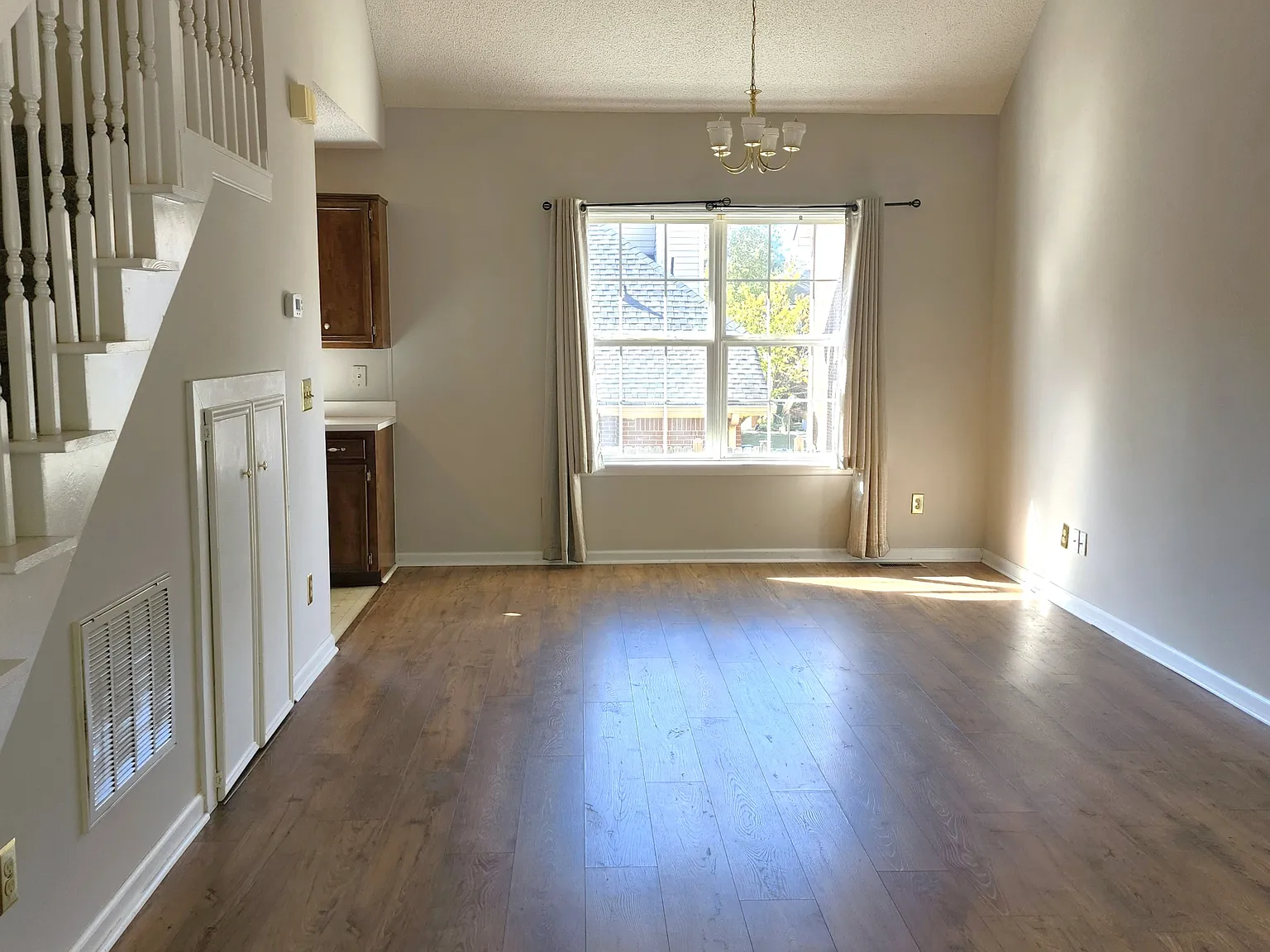 3 bed, 2.5 bath, 1186 sqft, $1,995 — Photo 4