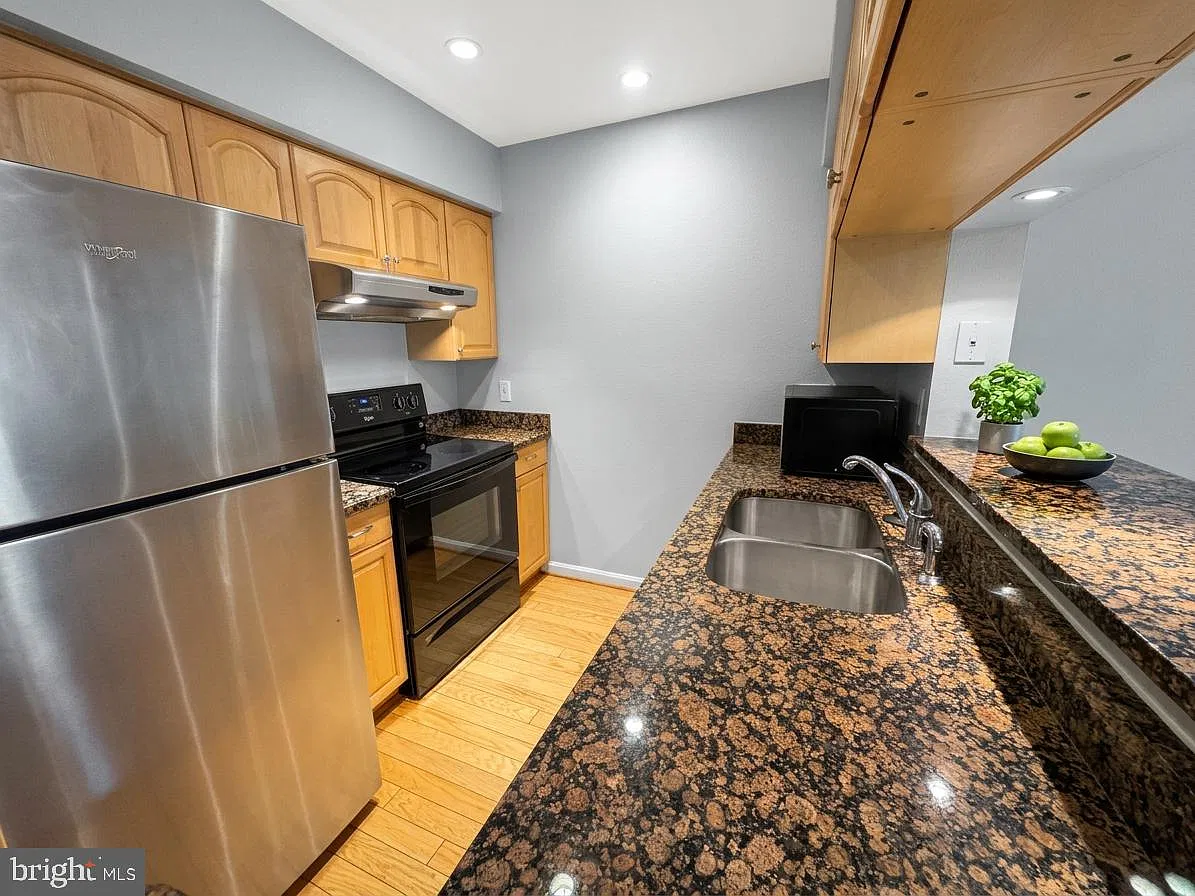 3315 Wyndham Cir — Photo 2