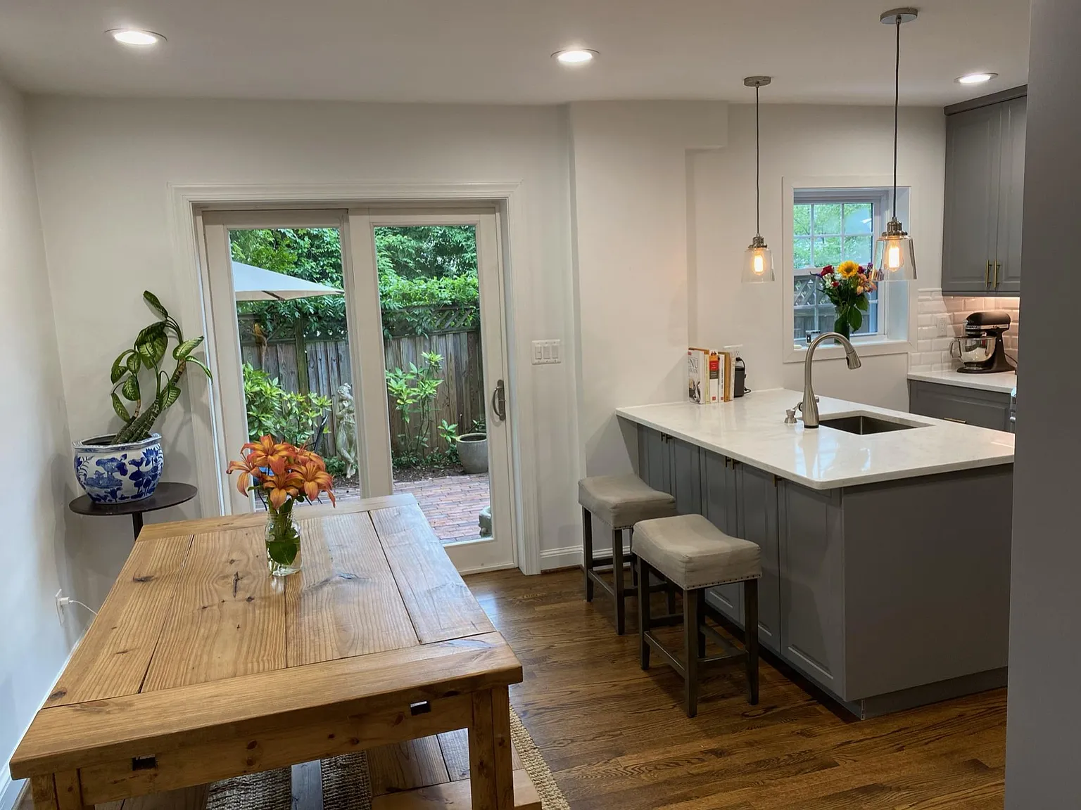 2 bed, 1.5 bath, 1200 sqft, $3,500 — Photo 3
