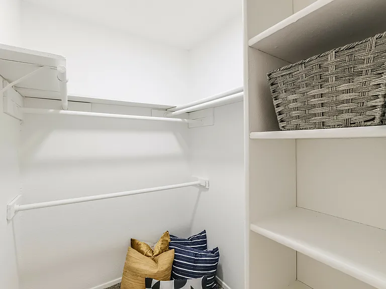 Turtle Pointe Apartments — Photo 15