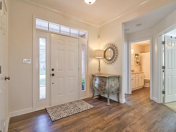 2nd image of 2807 Laura Lynn Ln