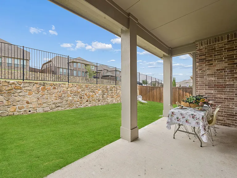 439 Montrose Dr — Photo 33