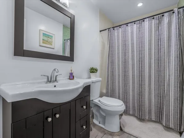 698 Lexington Avenue image 32 of 36