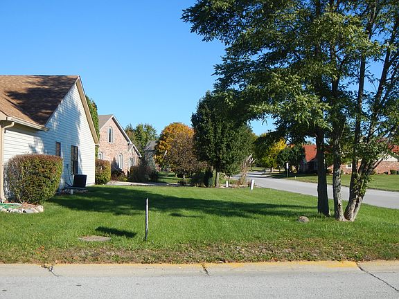 4th image of 828 Royal Saint George Dr