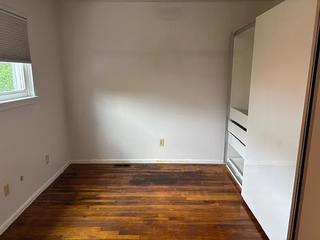 BedRoom_03 With a big Cubboard