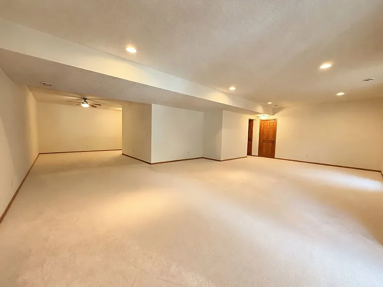 1443 Bethesda Cir — Photo 53