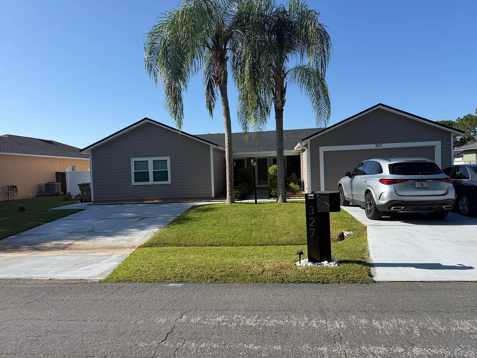 5 bed, 2.5 bath, 1860 sqft, $3,350 — Photo 2