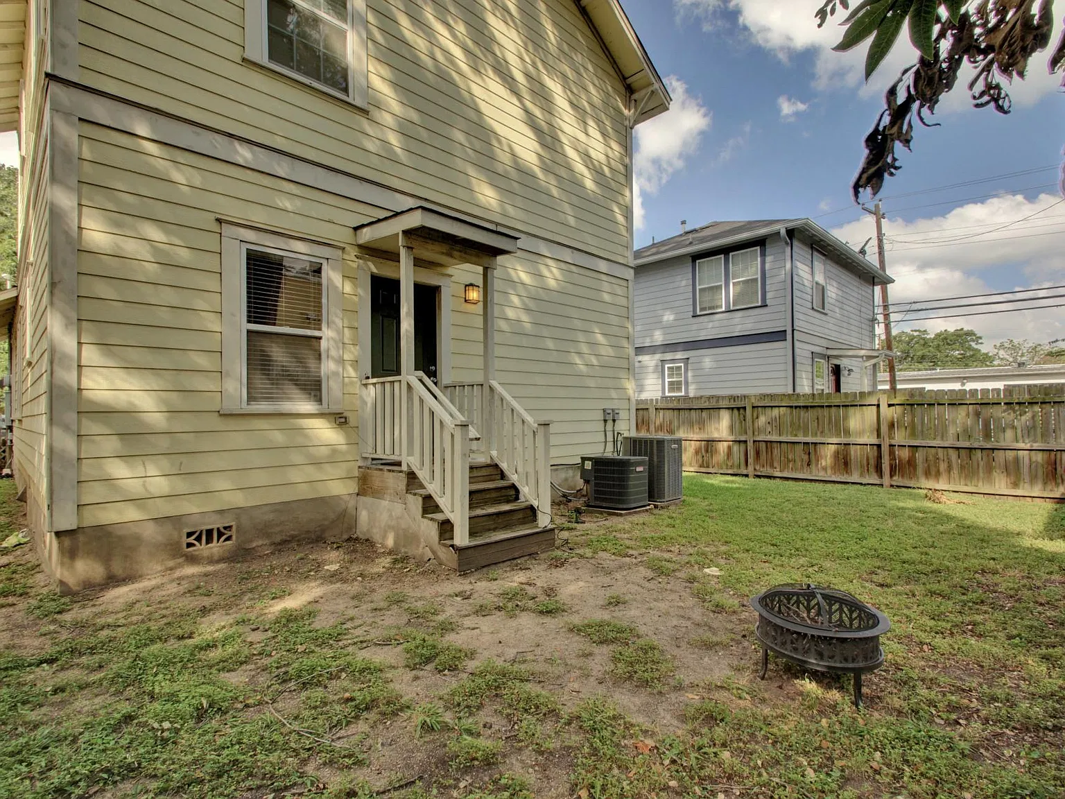 4 bed, 1632 sqft, $4,300 — Photo 2