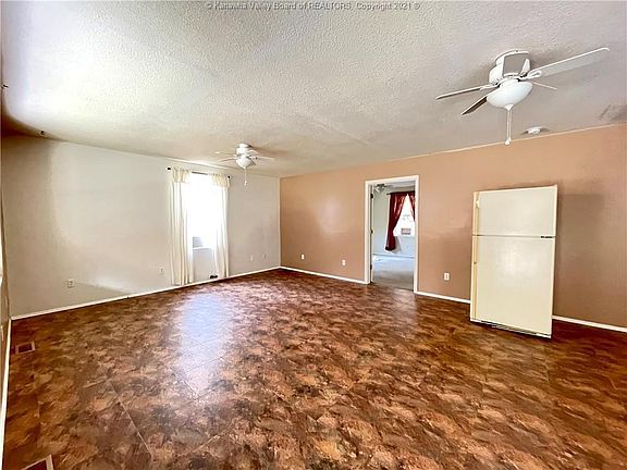 4th image of 978 Hanna Dr