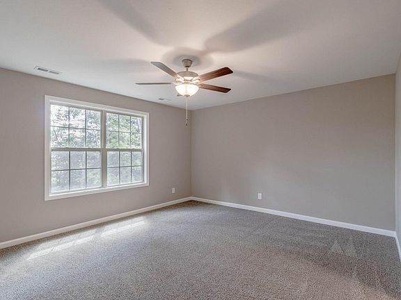 5th image of 135 Country Ln Unit 503