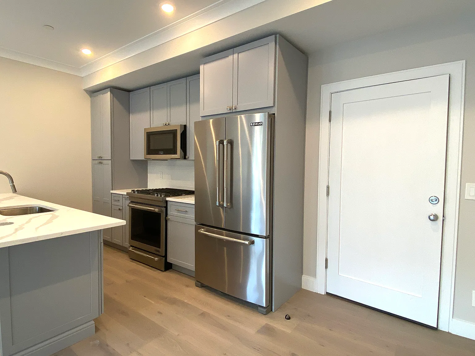2 bed, 1028 sqft, $3,400 — Photo 4