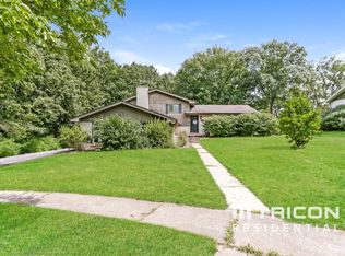 869 Oakwood Dr, Frankfort, IL 60423