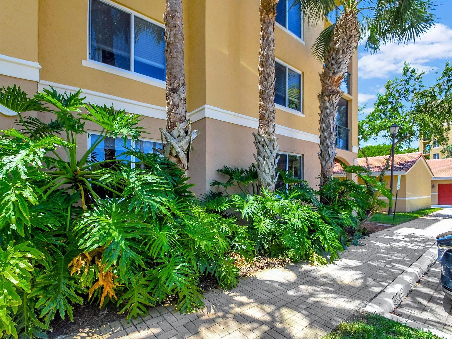 2 bed, 2.0 bath, 1152 sqft, $2,300 — Photo 4