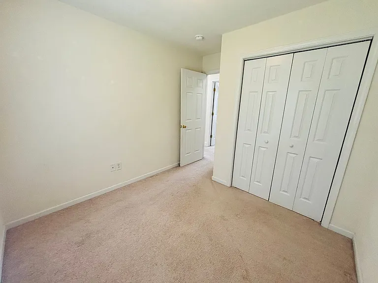 255 Windsor Dr — Photo 20