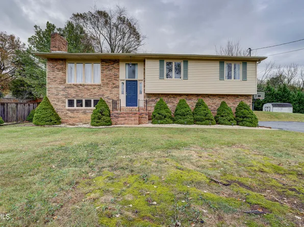 160 Coralwood Dr, Kingsport, TN 37663