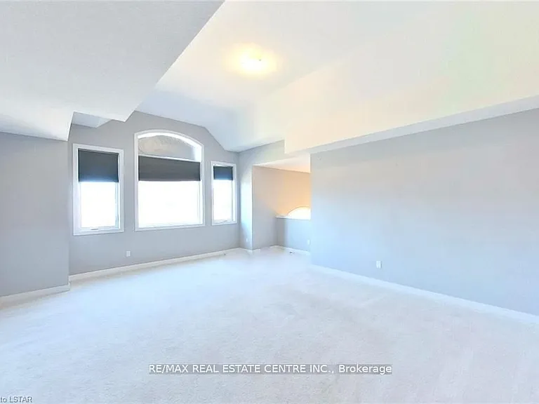 1560 Finley Cres — Photo 10