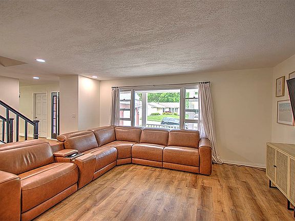 3rd image of 5232 Melwood Ct