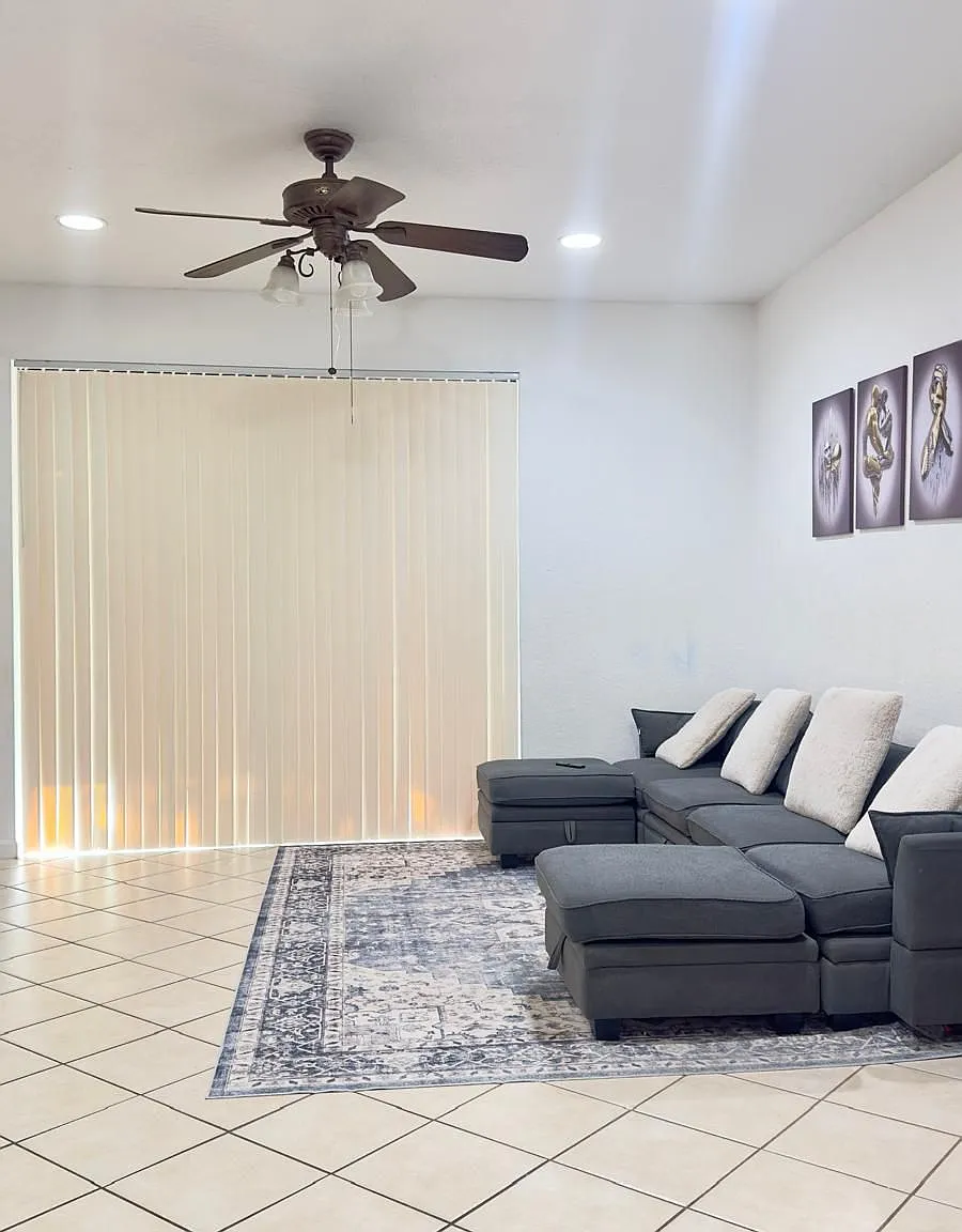 3 bed, 2.5 bath, 1605 sqft, $3,450 — Photo 3