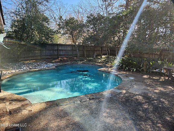 2nd image of 307 Lakeside Dr