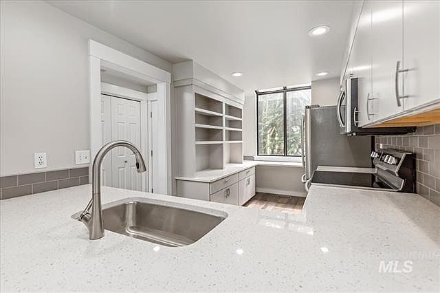 Touchless sink and gourmet kitchen