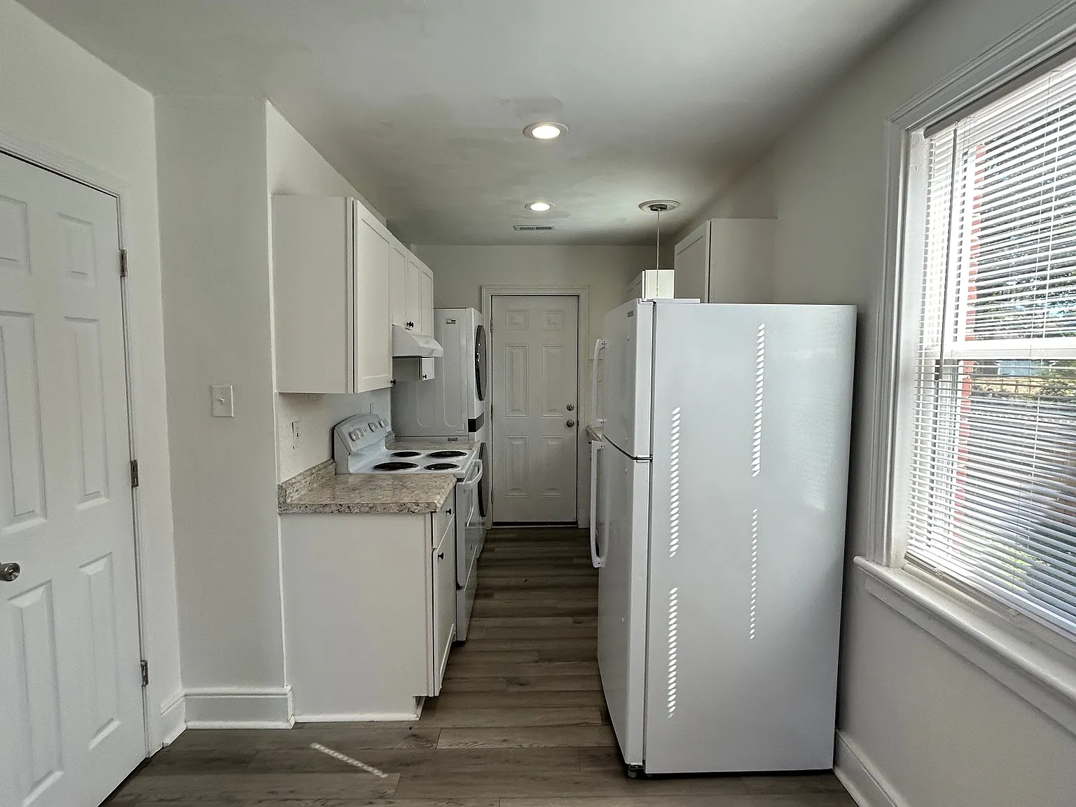 101 E 35th St — Photo 3