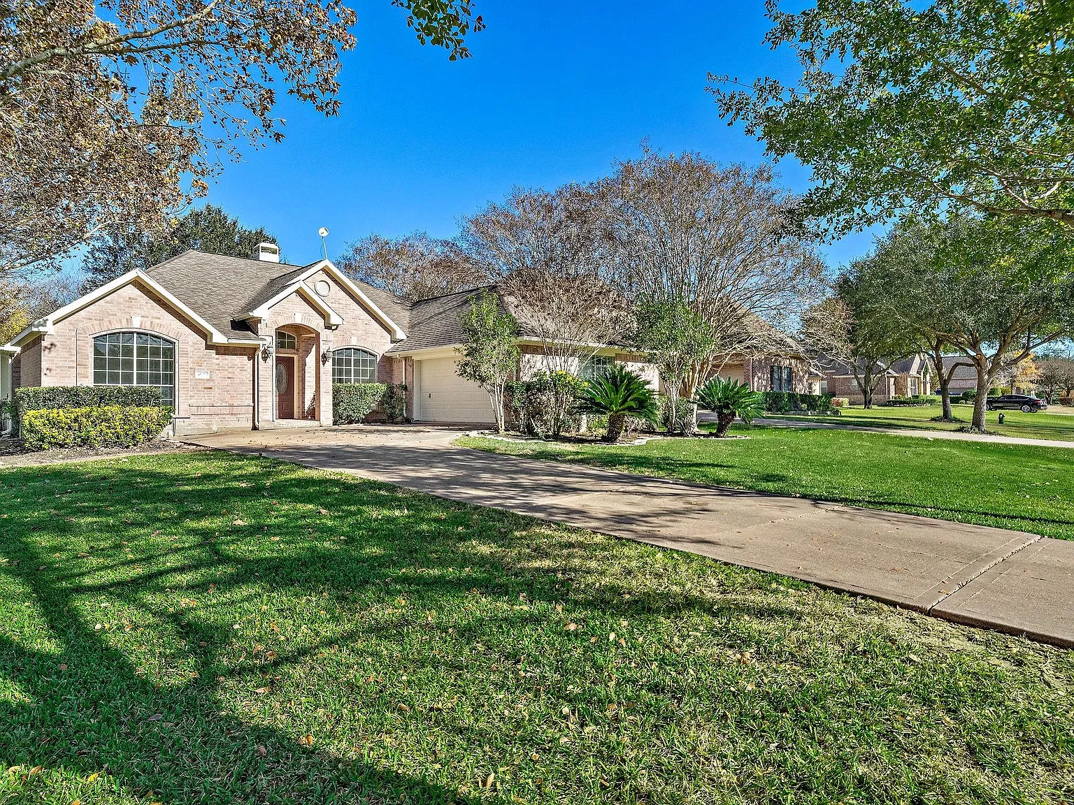 4 bed, 3.0 bath, 2565 sqft, $5,000 — Photo 2