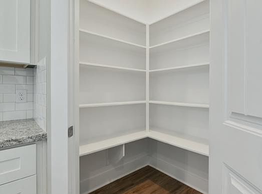 4th image of 1006 Bayou Woods Dr