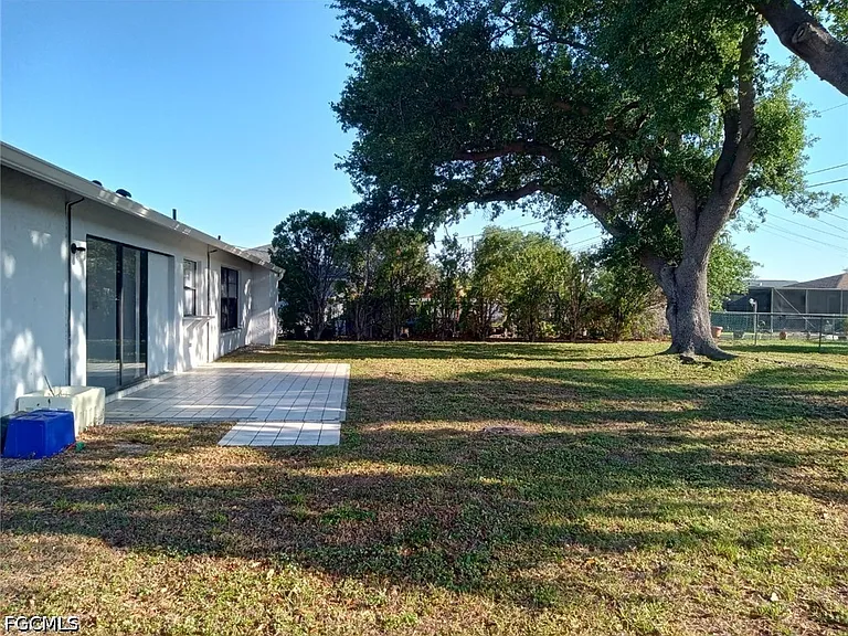 159 SE Santa Barbara Pl — Photo 11