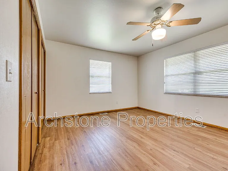 3121 Lakeside Dr — Photo 25