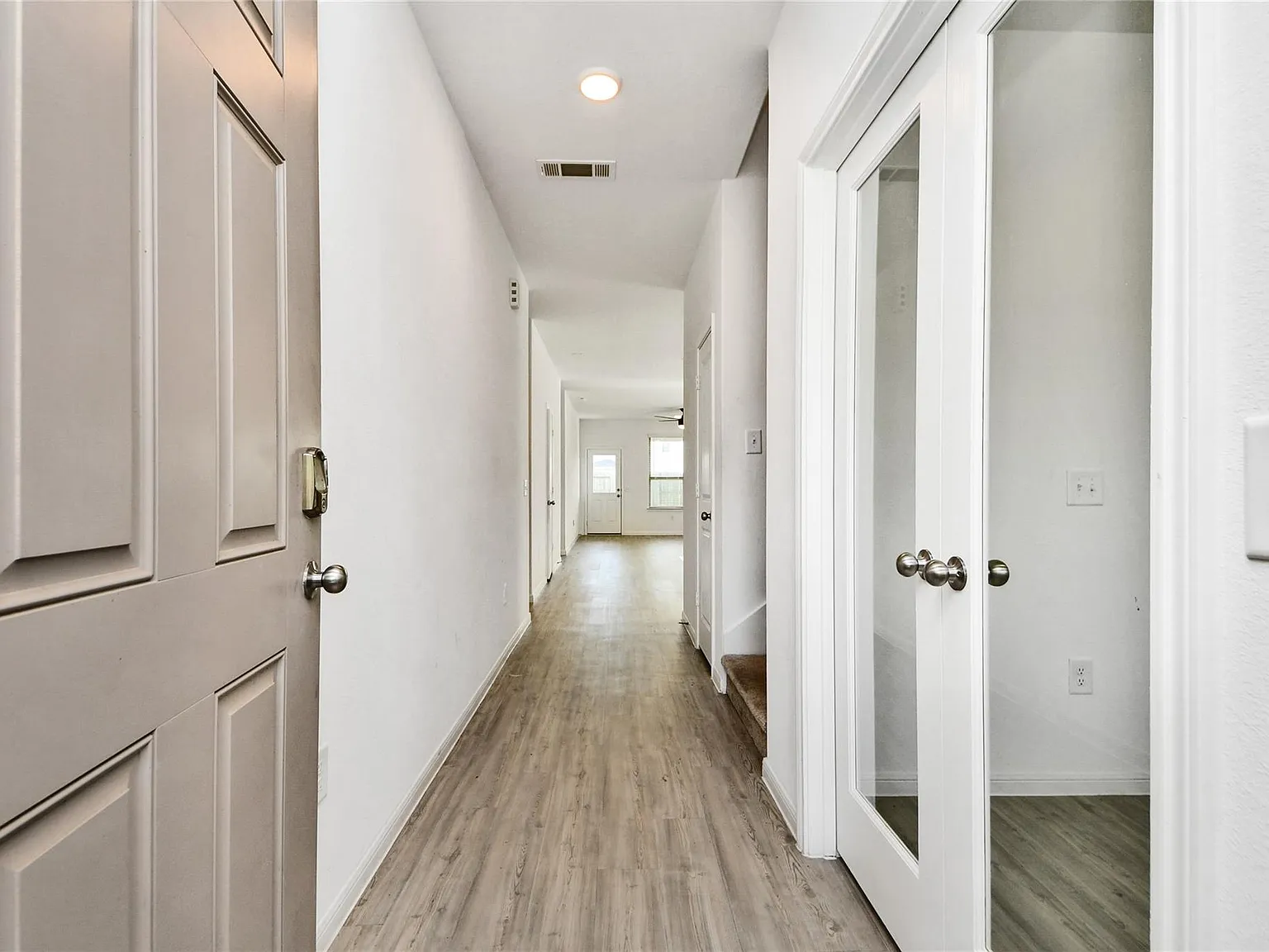 4 bed, 2.5 bath, 2440 sqft, $2,300 — Photo 3