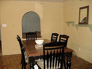 3rd image of 322 Parkvale Ln