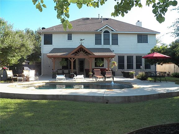 2nd image of 706 Oxford Dr