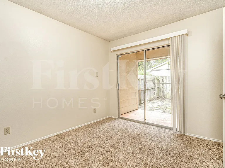 5624 Lordsburg Trl — Photo 13