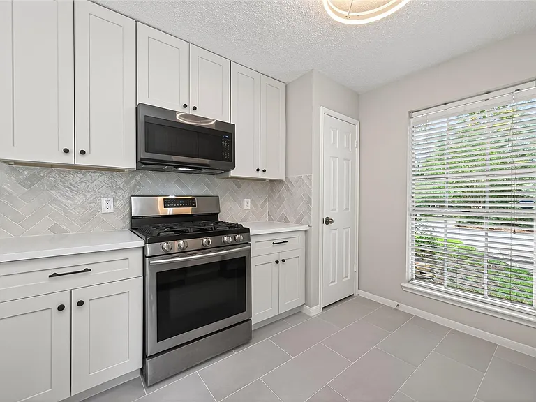 106 Breezy Point Pl — Photo 12