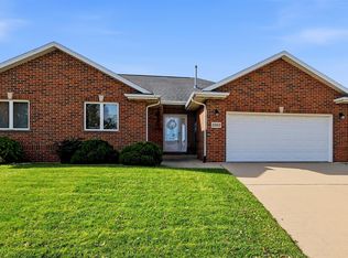 2303 Harvest View Dr, Dubuque, IA 52002