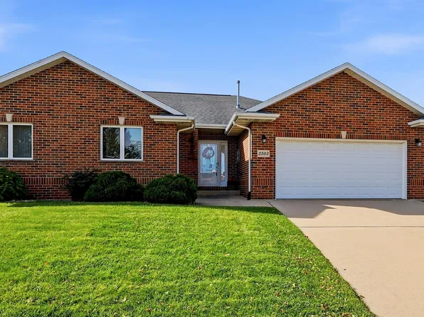 2303 Harvest View Dr, Dubuque, IA 52002
