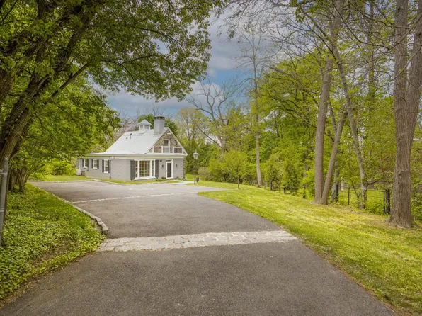 91 E Bells Mill Rd, Philadelphia, PA 19118