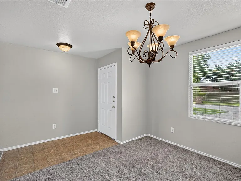 2805 Cameron Way — Photo 2
