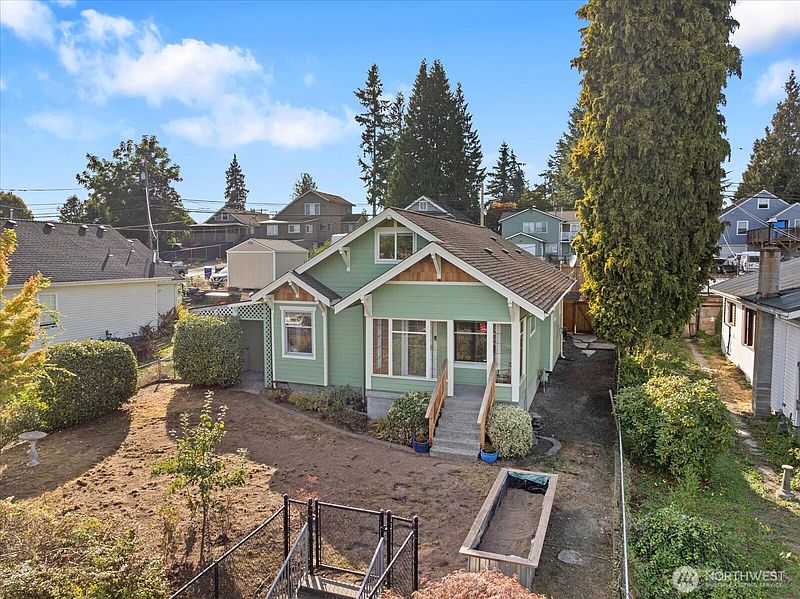 2nd image of 916 E Marine View Drive