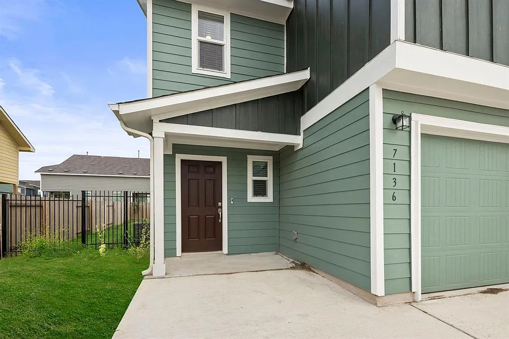 3 bed, 2.5 bath, 1377 sqft, $1,850 — Photo 3