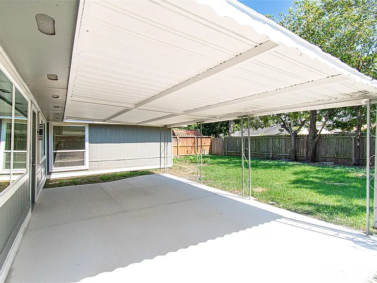 15707 Amapola Dr — Photo 36