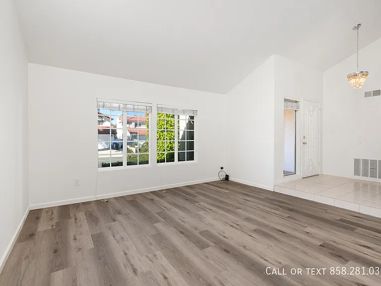 13327 Entreken Ave — Photo 4
