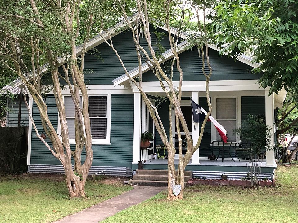 1st image of 1120 Woodlawn St